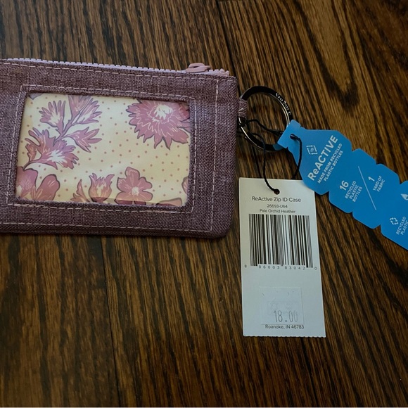 NWT/Never Used Vera Bradley ReACTIVE Zip ID Case & Lanyard - Picture 2 of 3